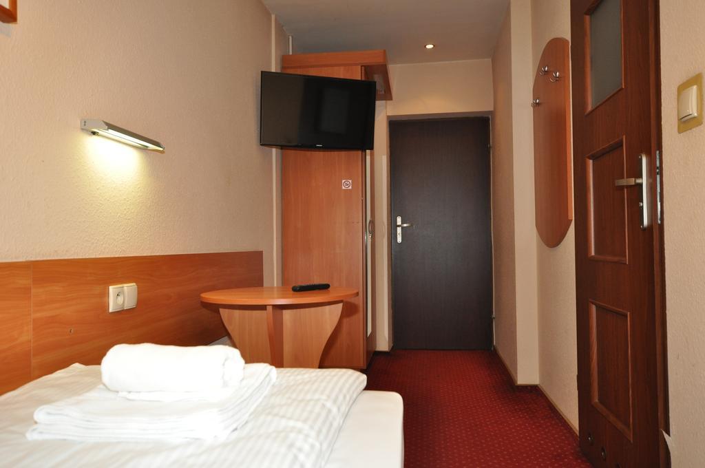 Pass Hotel Zebrzydowice Esterno foto