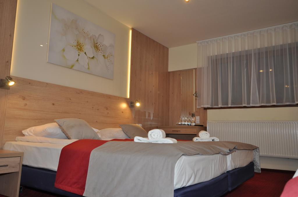 Pass Hotel Zebrzydowice Esterno foto