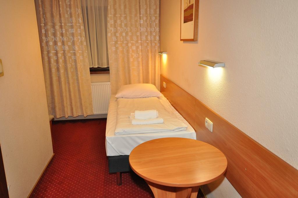 Pass Hotel Zebrzydowice Esterno foto